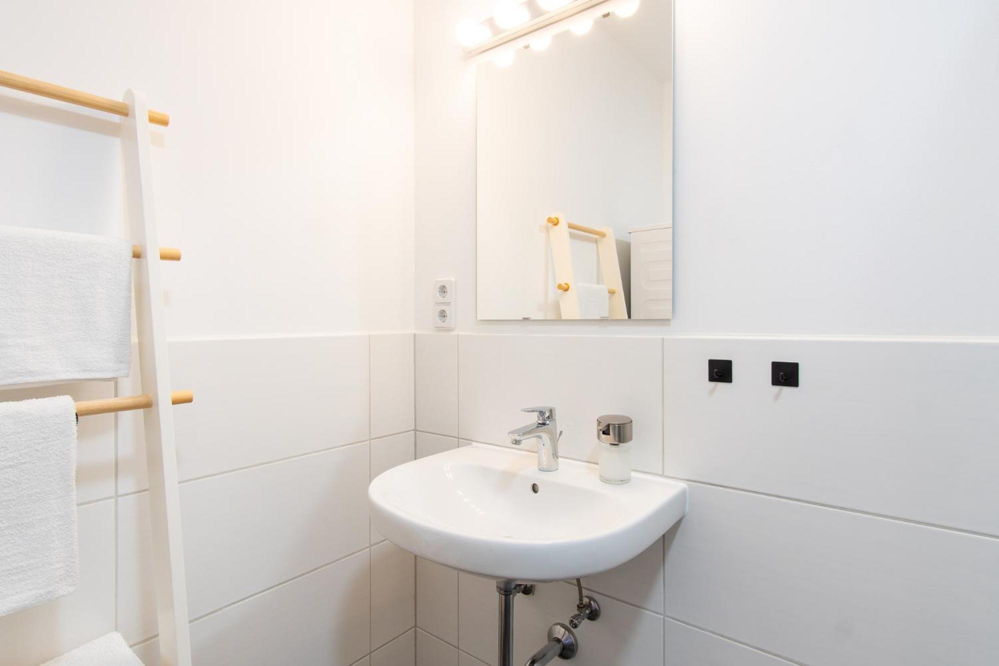 Luxurioeses Apartment, 10Min Innenstadt, Parkplatz แอร์ฟวร์ท ภายนอก รูปภาพ